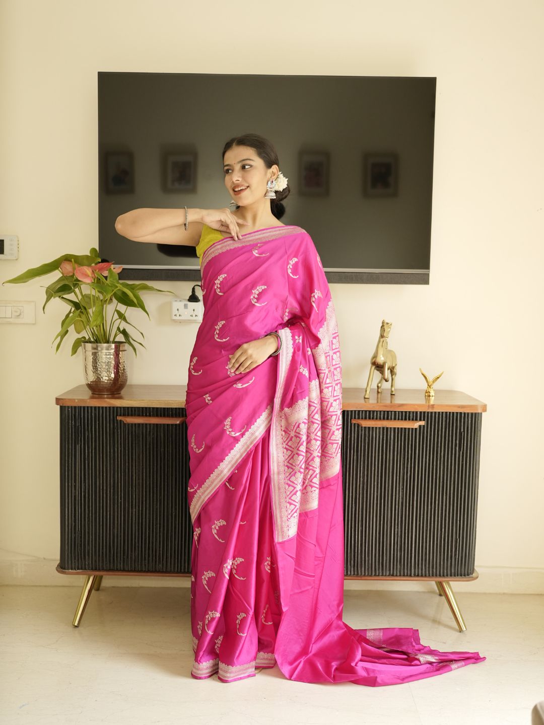 Pink Banarasi Silk Saree With Zari Border