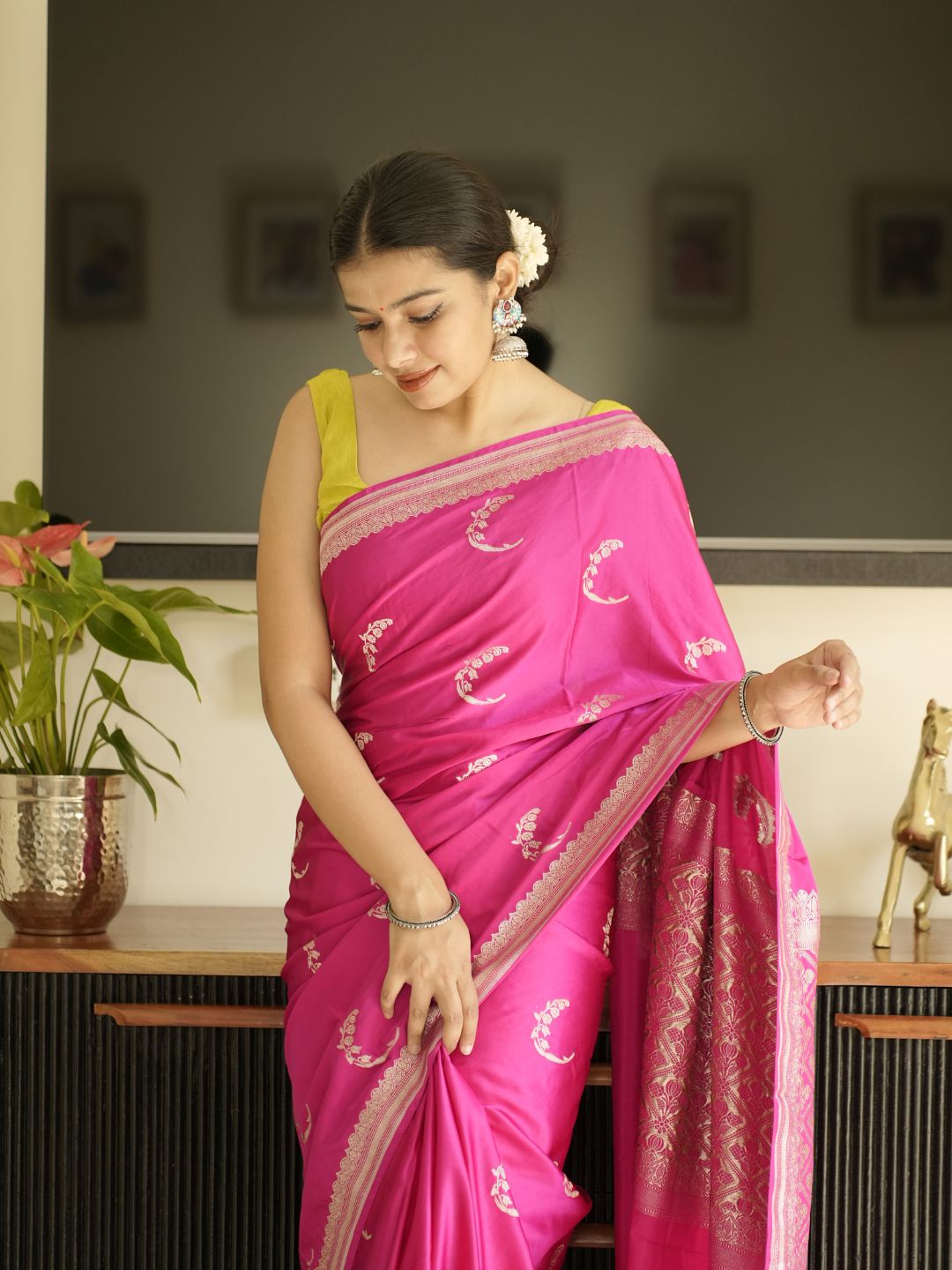 Pink Banarasi Silk Saree With Zari Border