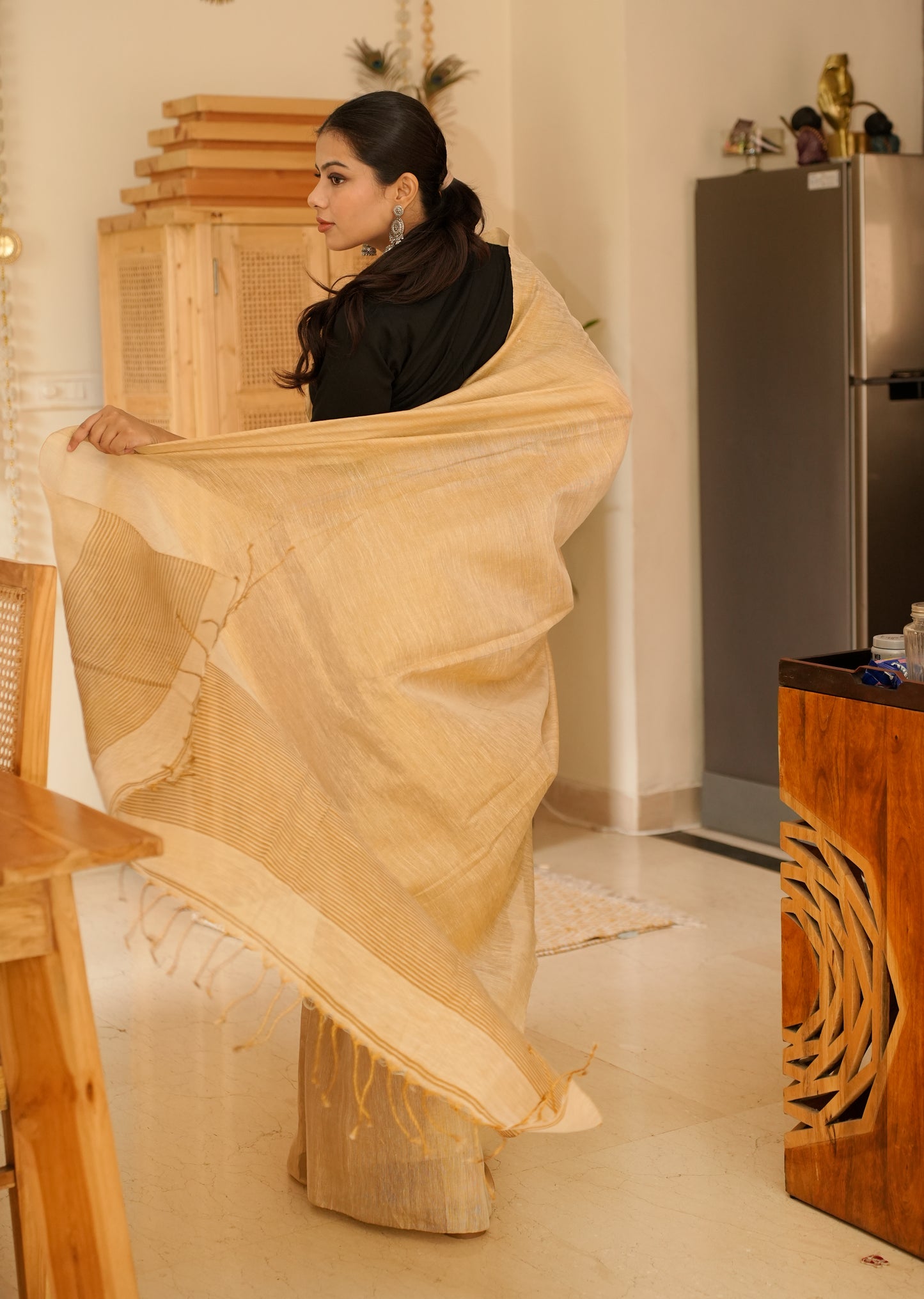 Sunehri – Handwoven Beige-Gold Tissue Linen Saree with Subtle Zari Highlights