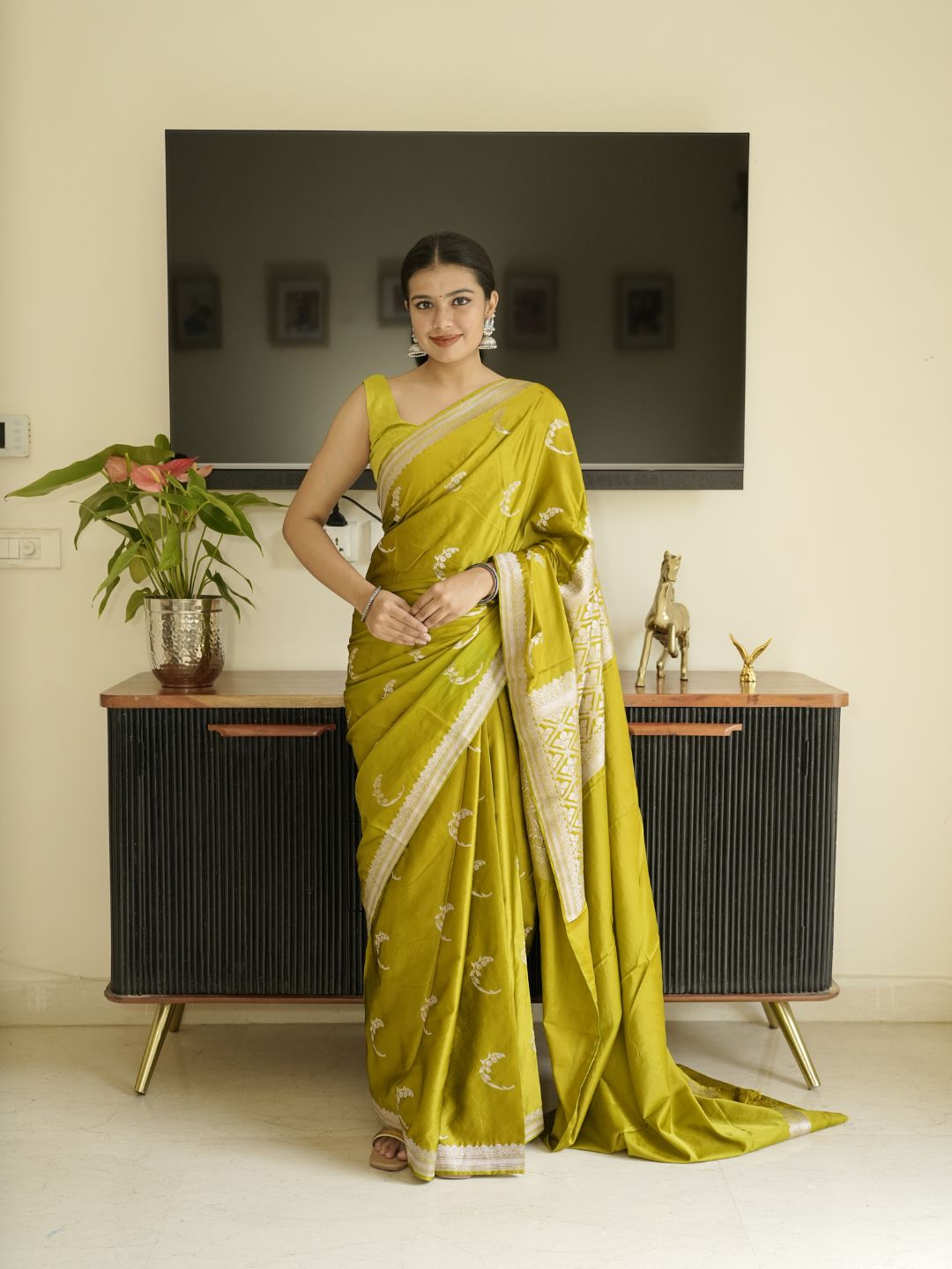 Green Banarasi Silk Saree With Zari Border