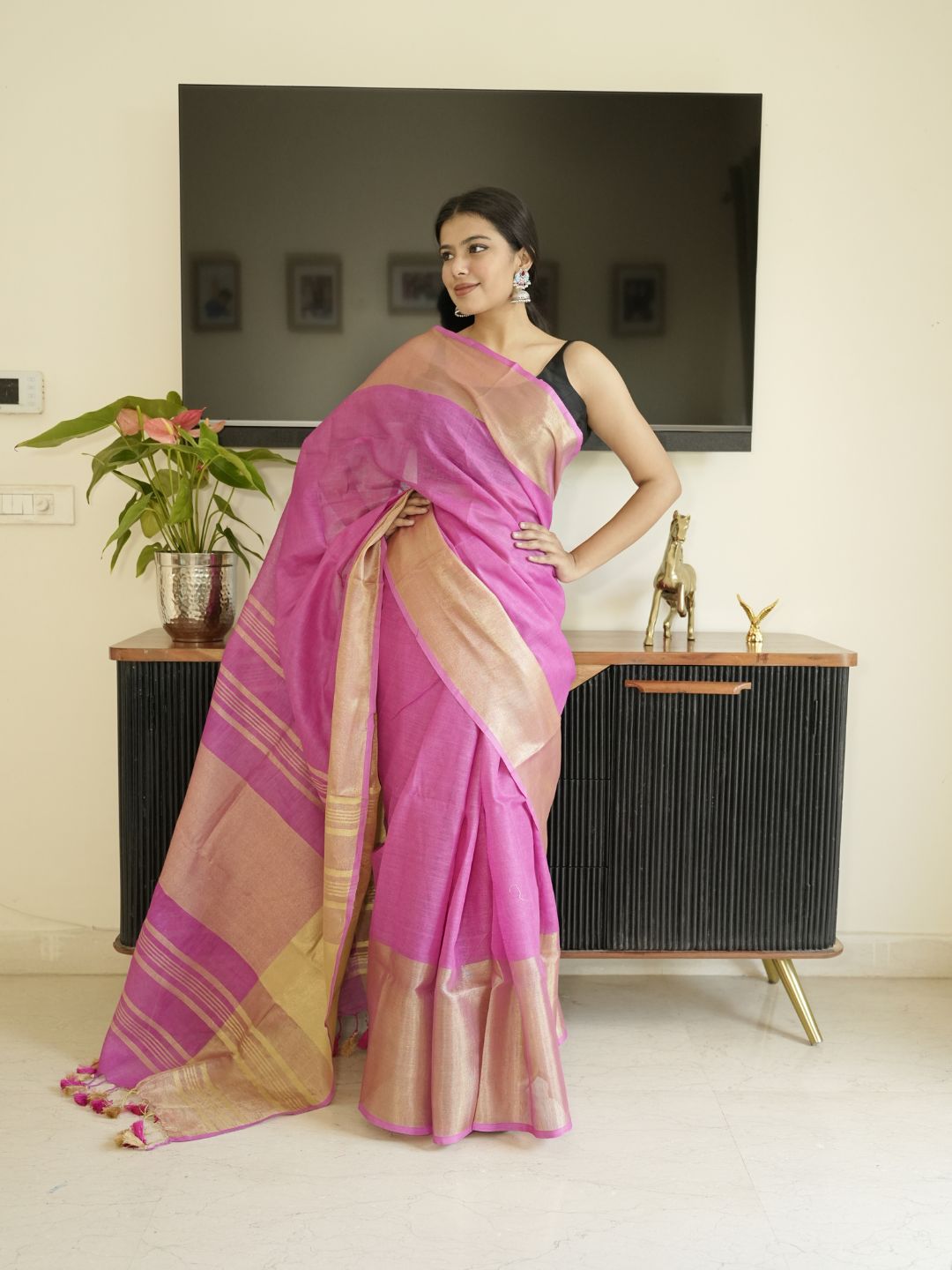 Pink Tissue Linen Saree With Zari Border