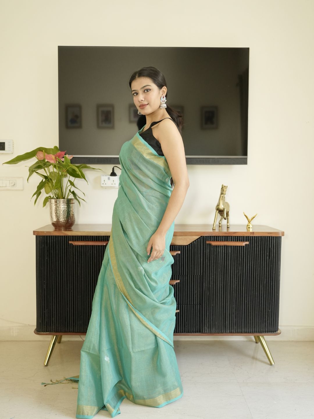 Green Linen Silk Saree With Zari Border