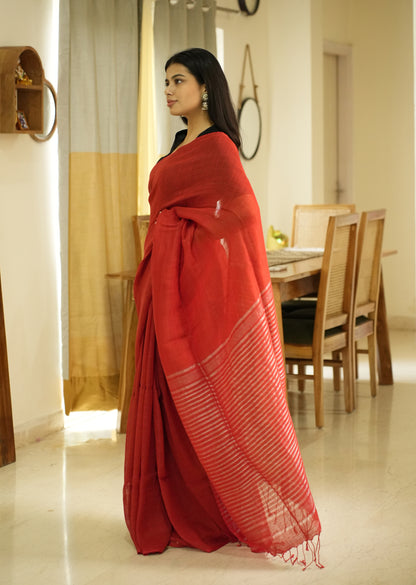 Rustic Bloom – Red Linen Saree with Zari Striped Pallu