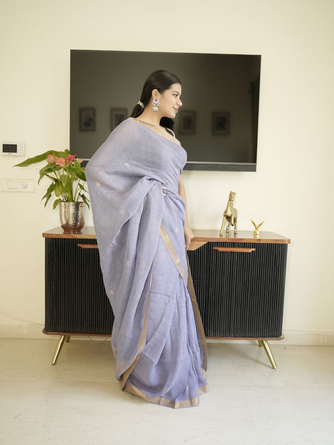 Lavender Linen Silk Saree With Zari Border
