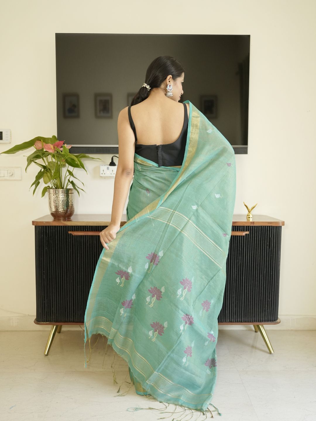 Green Linen Silk Saree With Zari Border