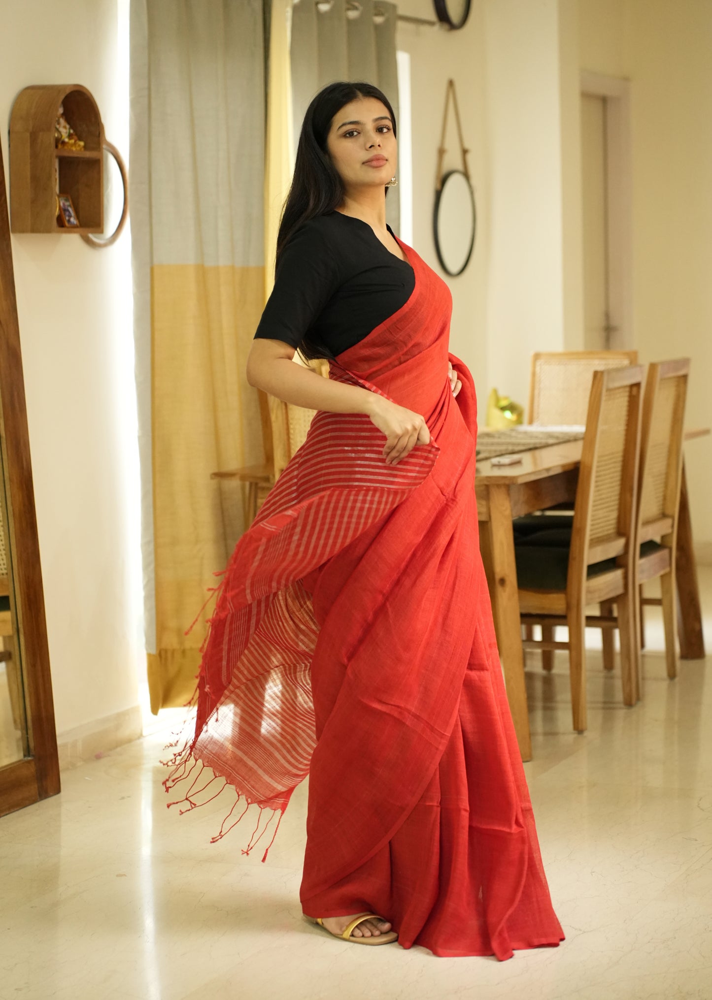 Rustic Bloom – Red Linen Saree with Zari Striped Pallu