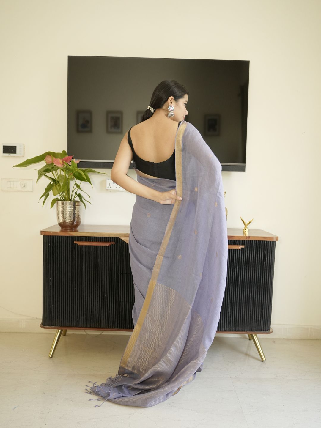 Lavender Linen Silk Saree With Zari Border