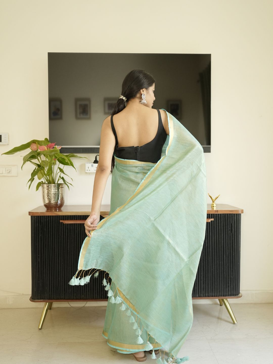 Green Tissue Linen Saree With Zari Border