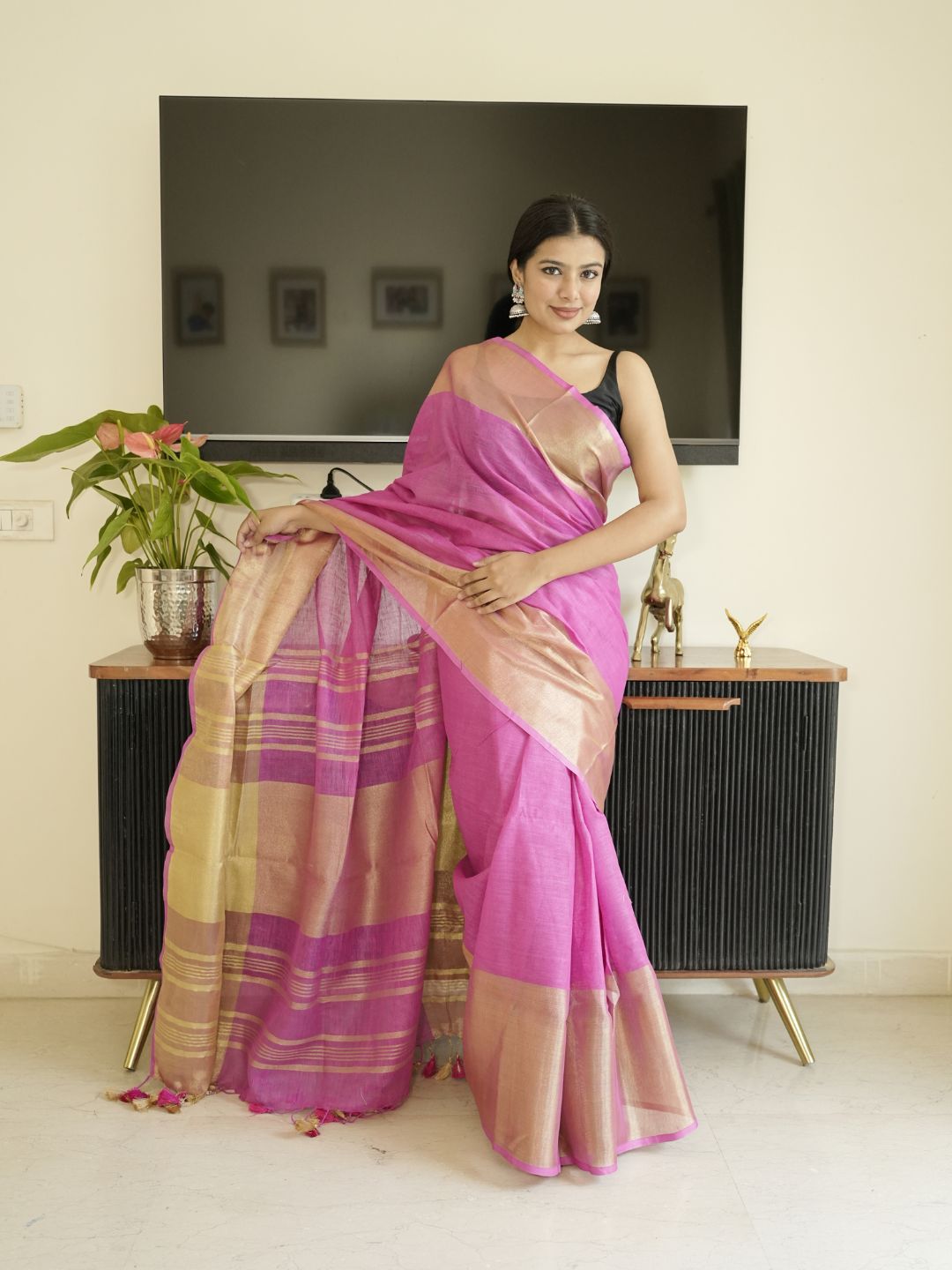 Pink Tissue Linen Saree With Zari Border