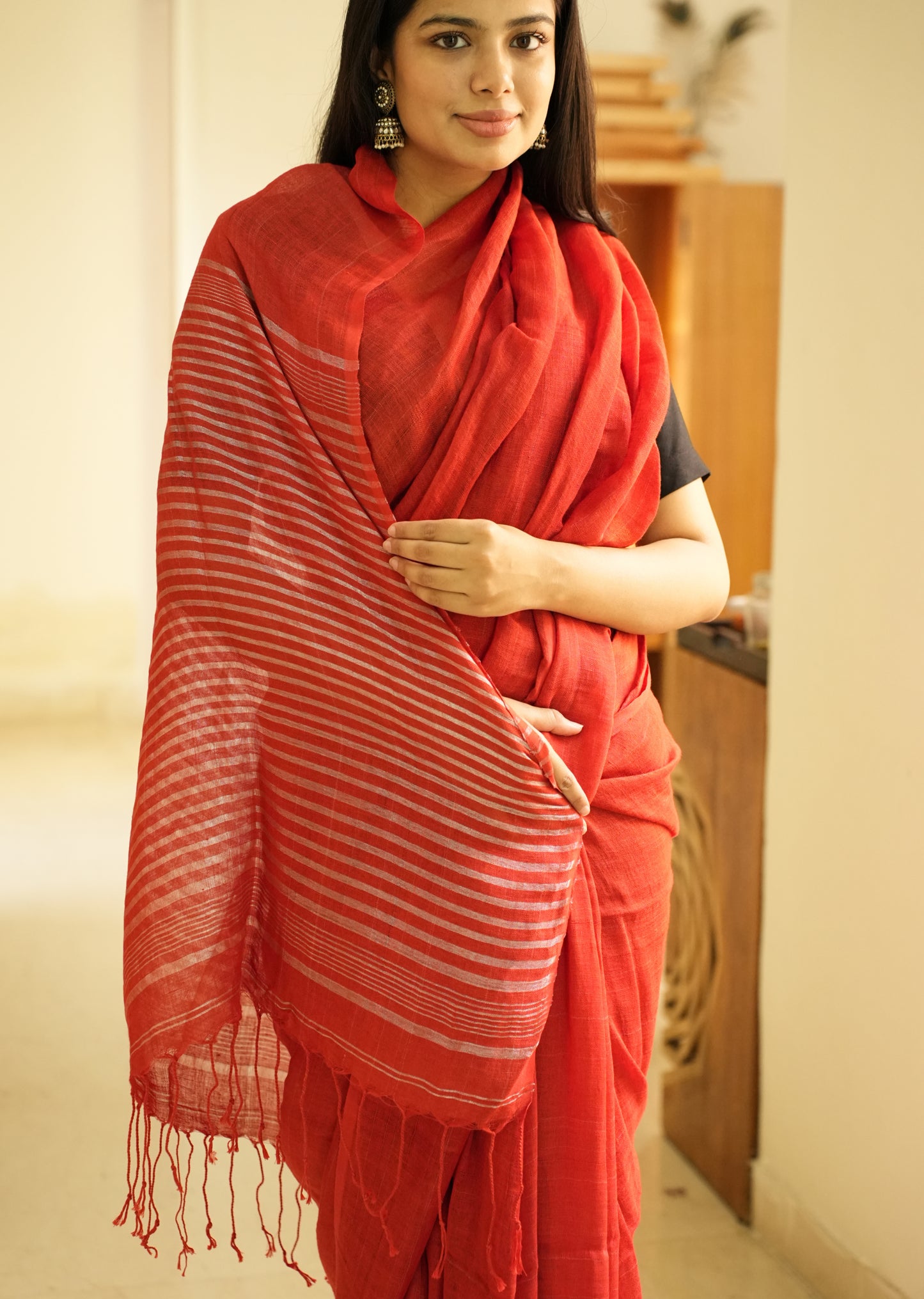 Rustic Bloom – Red Linen Saree with Zari Striped Pallu