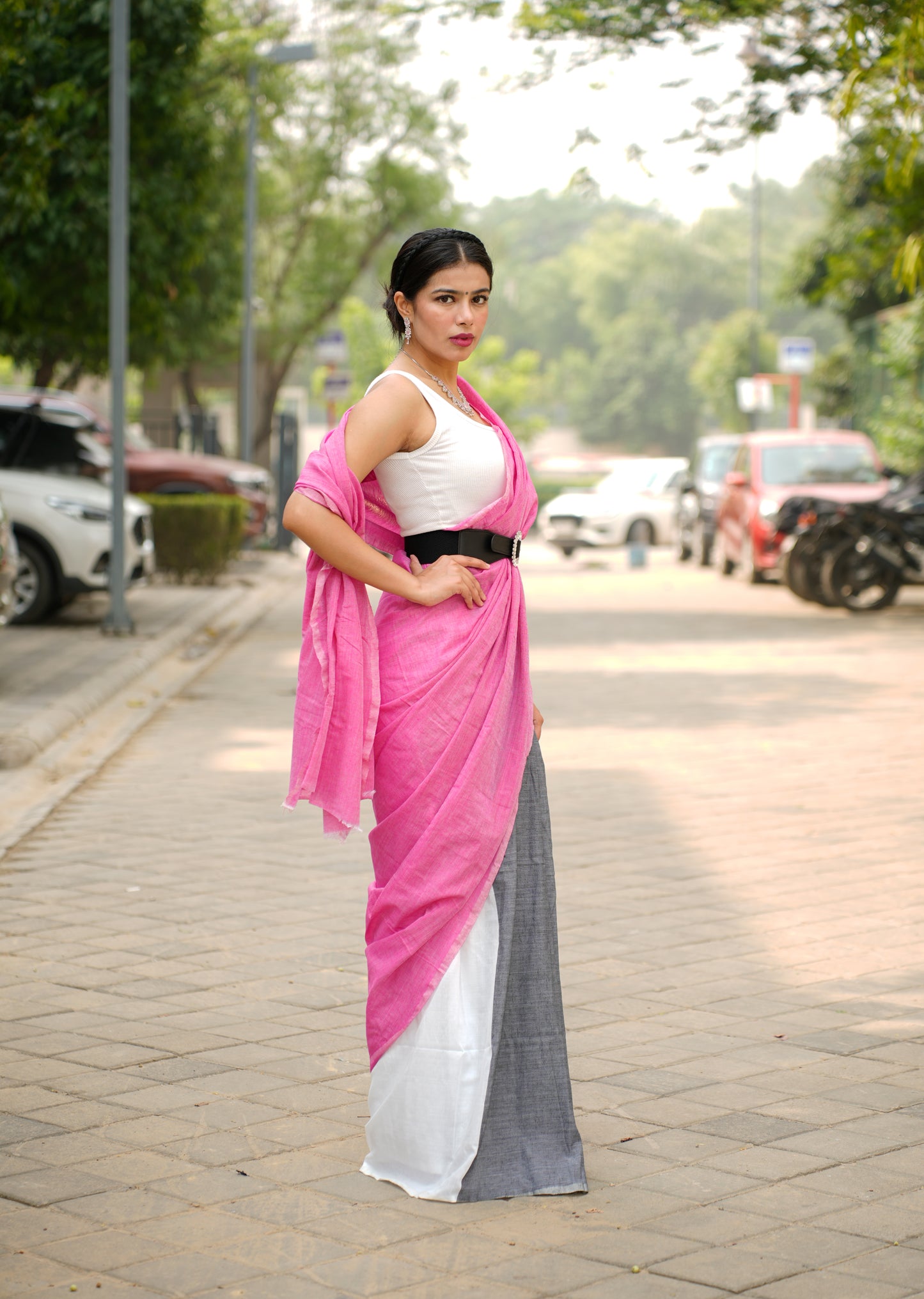 Urban Grace – Linen Colorblock Saree