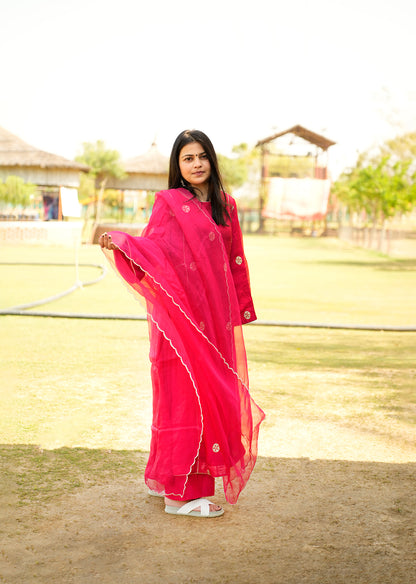 Glamorous Red Shimmer Kurta Set With Dupatta