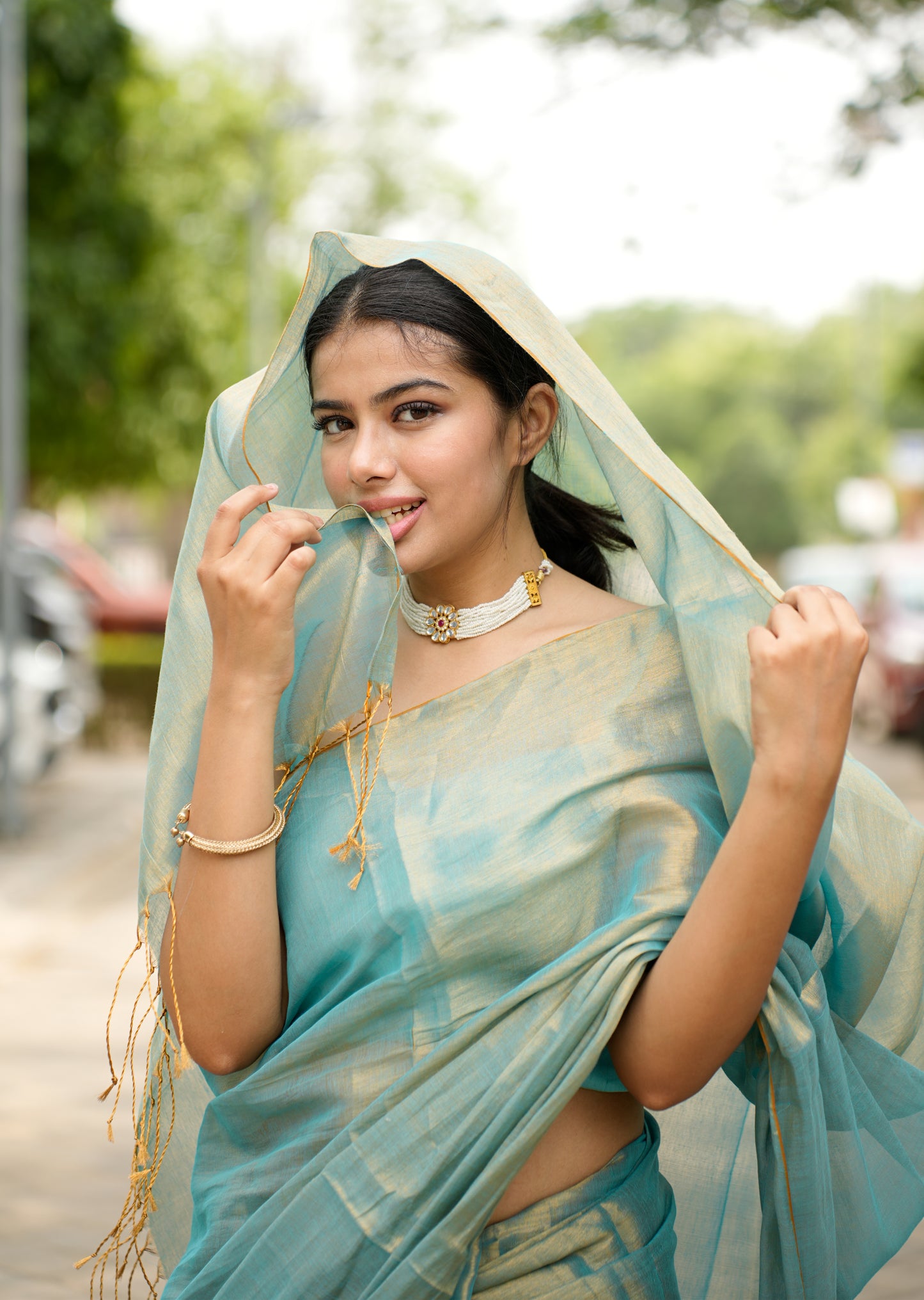 Dual Tone Blue & Gold Handwoven Tissue Saree