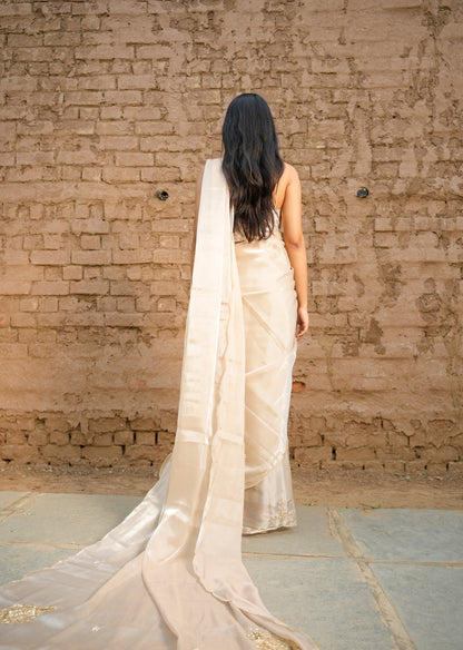 Ivory & Gold Dual-Tone Saree for Timeless Elegance